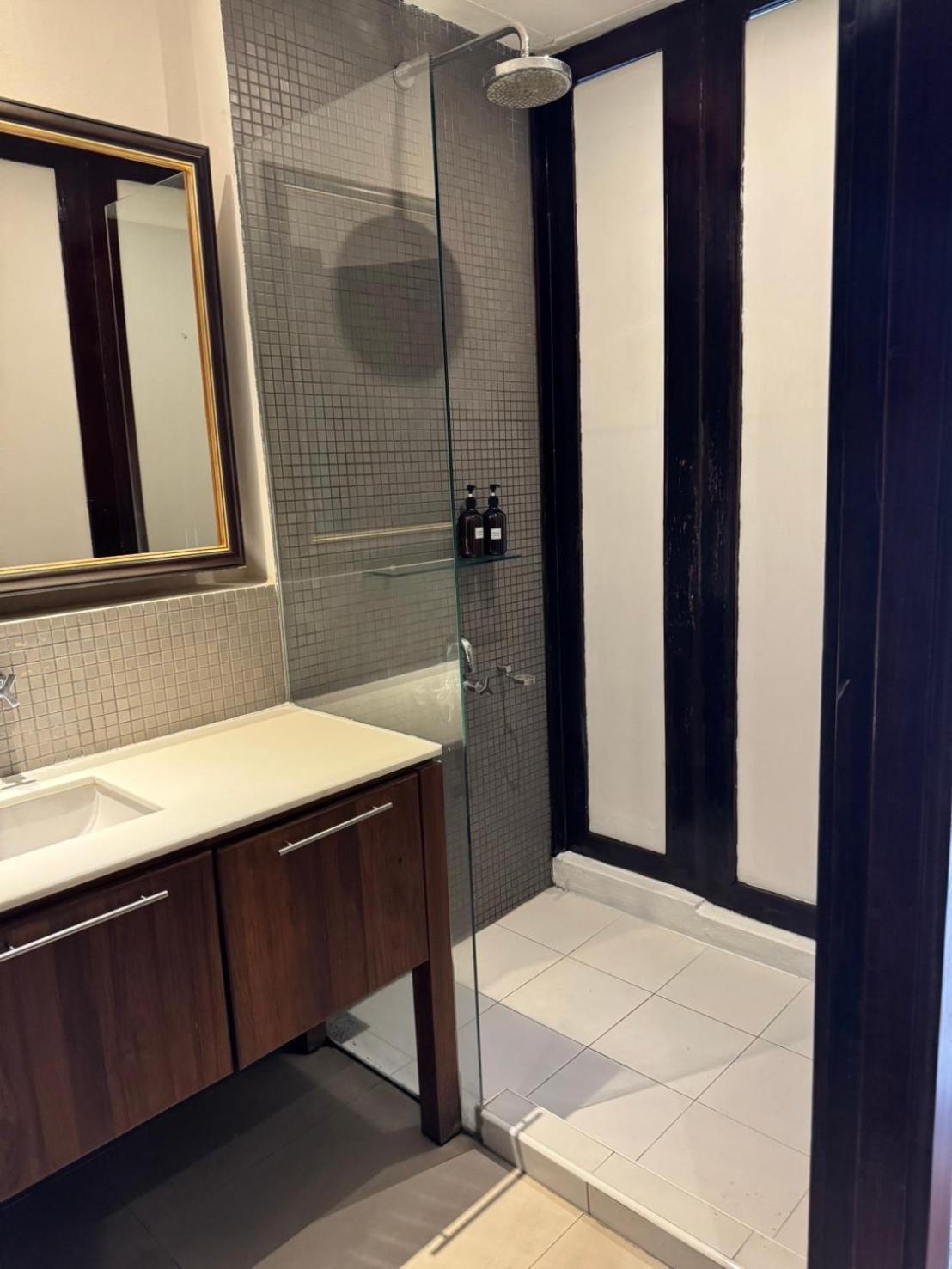 בנגקוק Wish Inn Silom - วิช อินน์ สีลม X מראה חיצוני תמונה